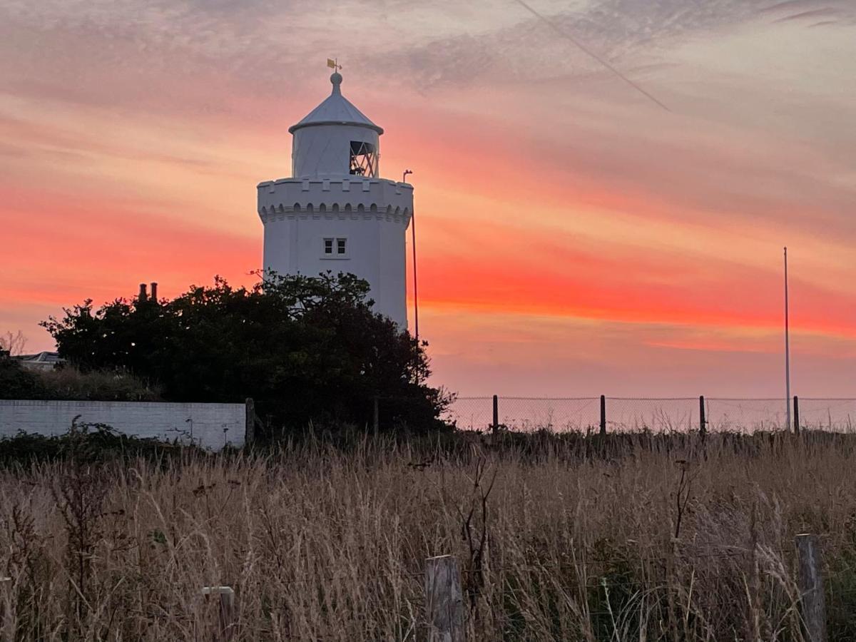 Fab Stay Uk - Coastal And Country Retreat With Free Secure Off Road Parking Minutes From Both Dover And Deal Eksteriør billede